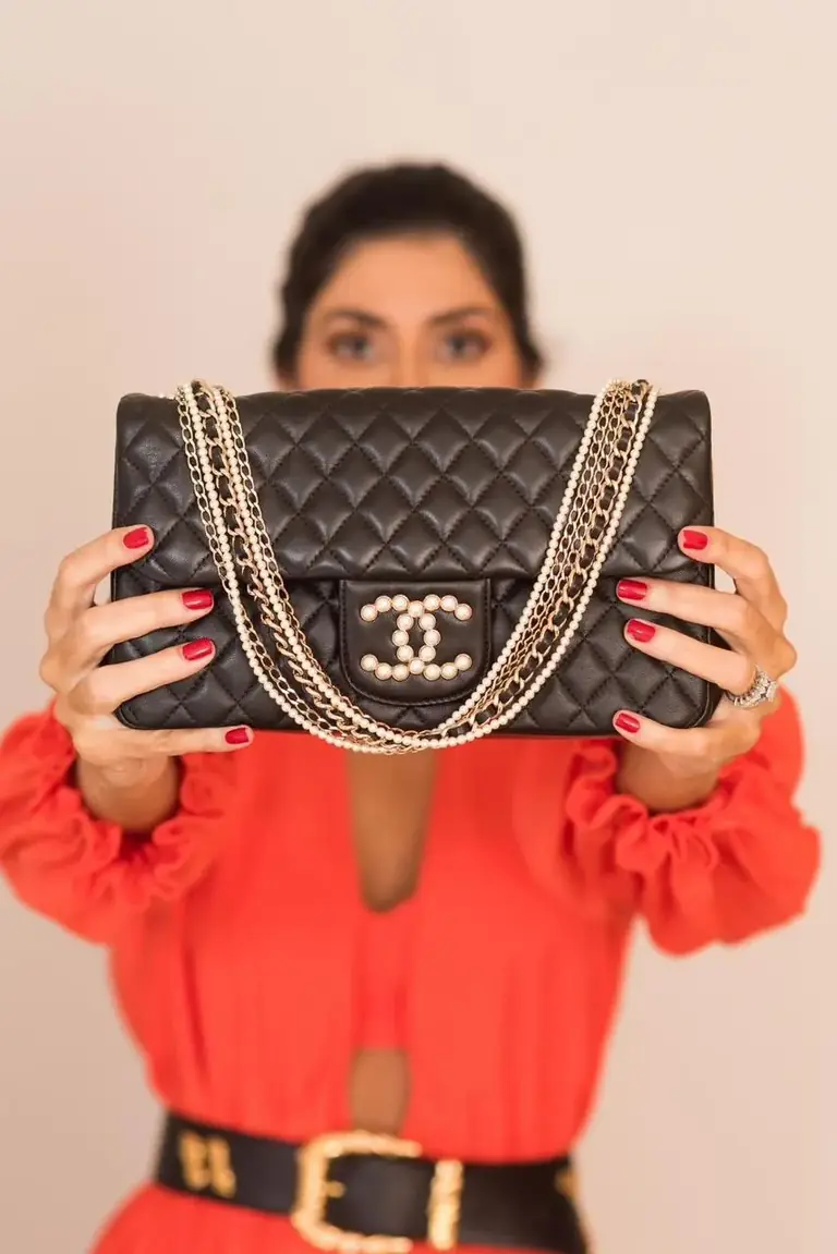 Detalhe de bolsa de luxo com curadoria exclusiva da Desapegos da Sami